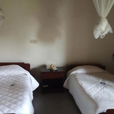 White Horse Inn Kabale Exterior foto
